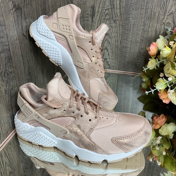 Nike Shoes - ❤️ WMNS NIKE AIR HUARACHE RUN Particle Beige/Parti